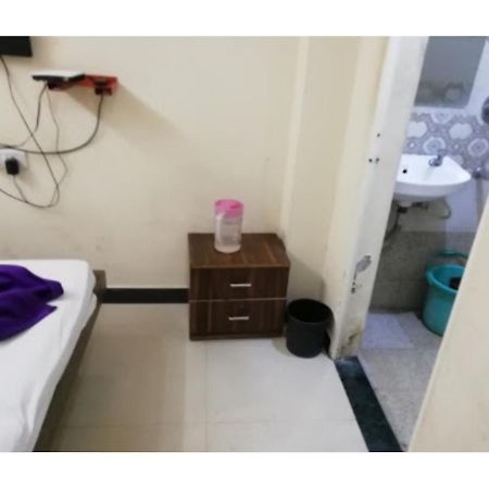 Hotel Adarsh, อุจเจน ภายนอก รูปภาพ
