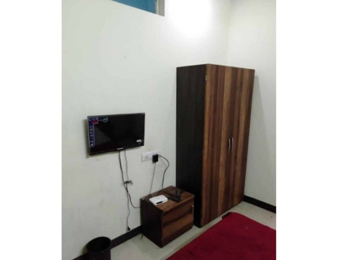 Hotel Adarsh, อุจเจน ภายนอก รูปภาพ