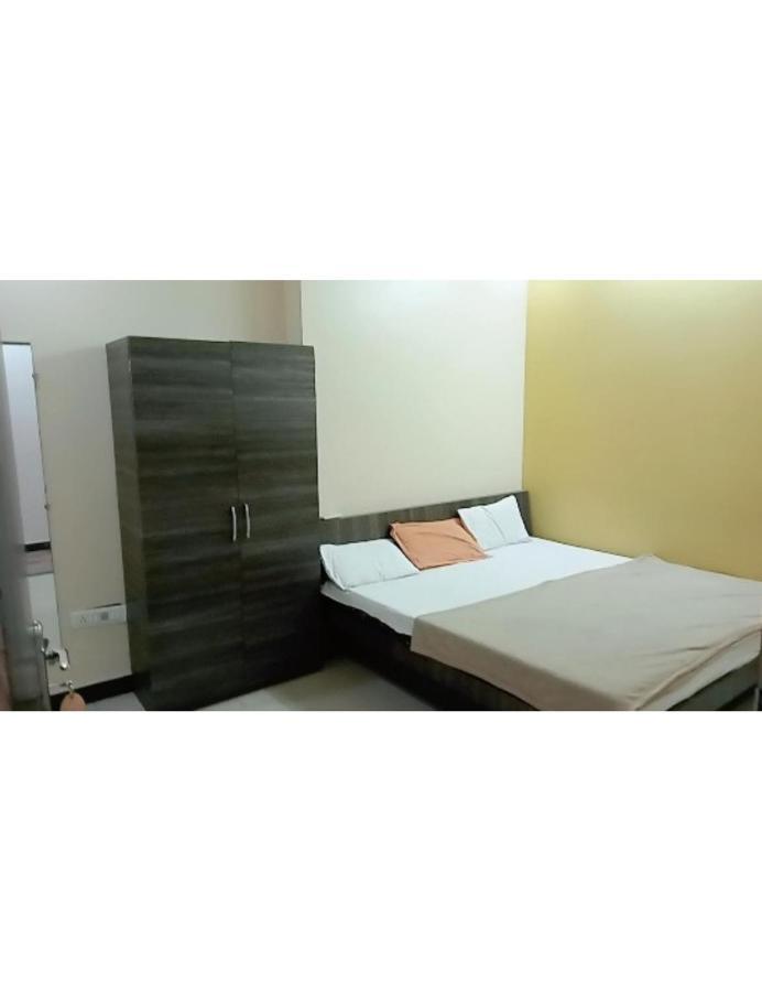 Hotel Adarsh, อุจเจน ภายนอก รูปภาพ