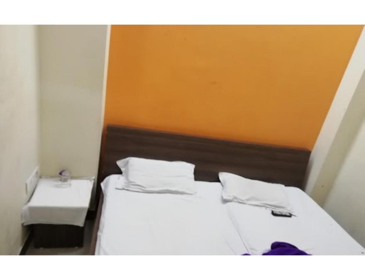 Hotel Adarsh, อุจเจน ภายนอก รูปภาพ