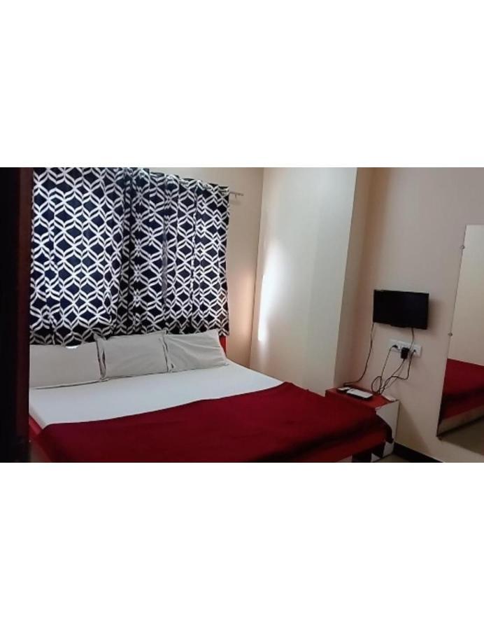 Hotel Adarsh, อุจเจน ภายนอก รูปภาพ