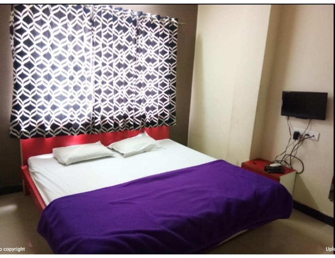 Hotel Adarsh, อุจเจน ภายนอก รูปภาพ