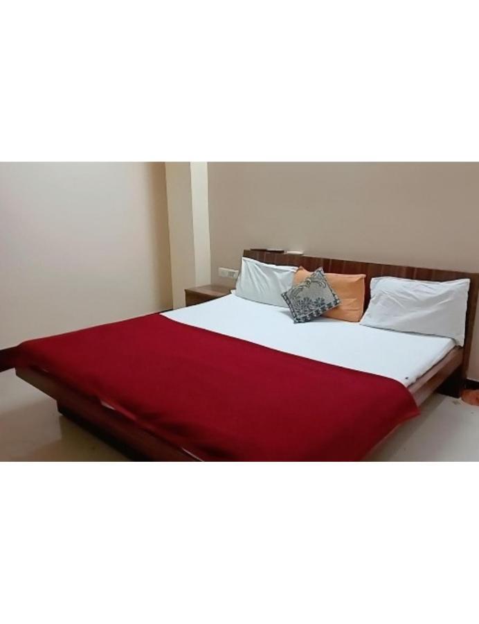 Hotel Adarsh, อุจเจน ภายนอก รูปภาพ