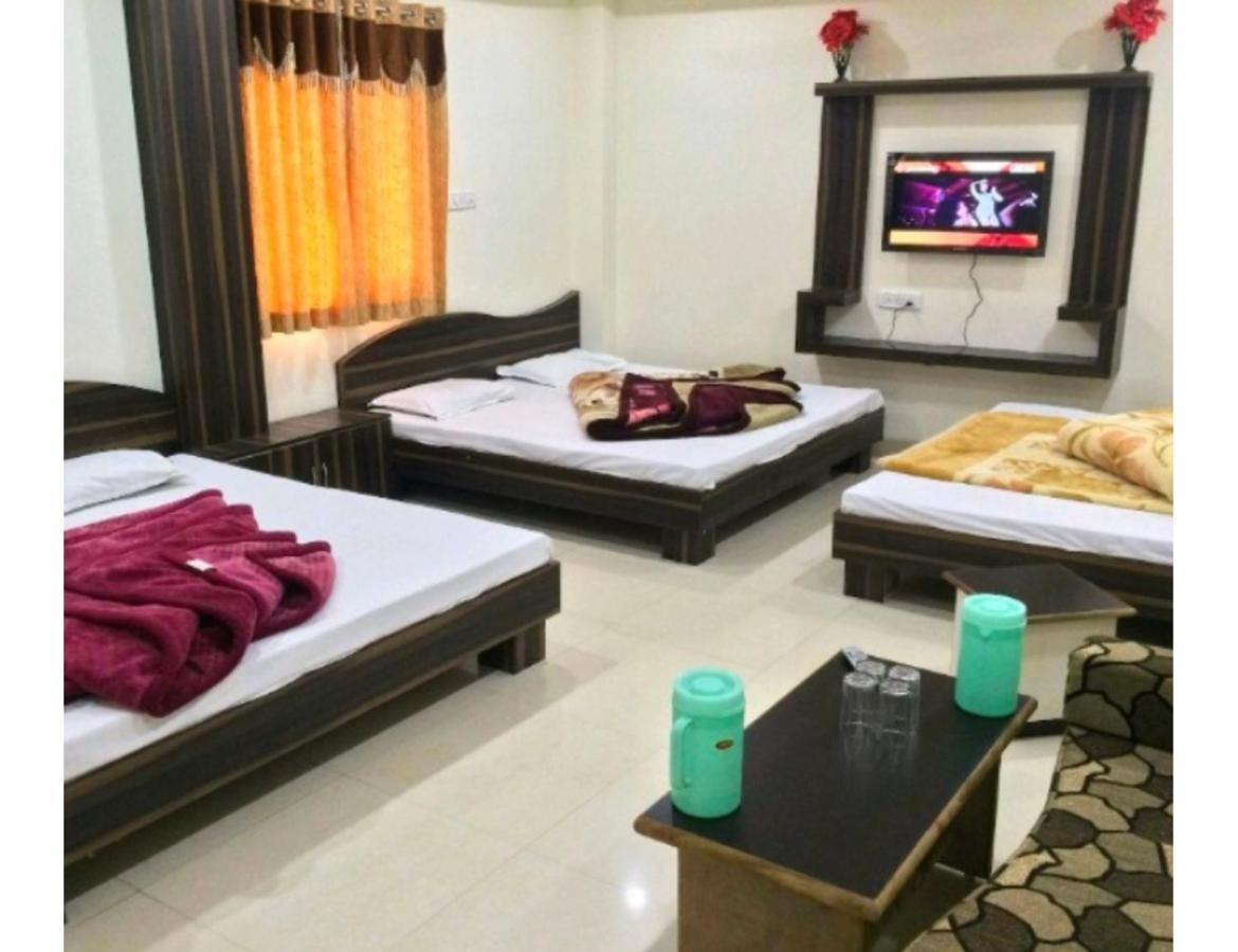 Hotel Adarsh, อุจเจน ภายนอก รูปภาพ
