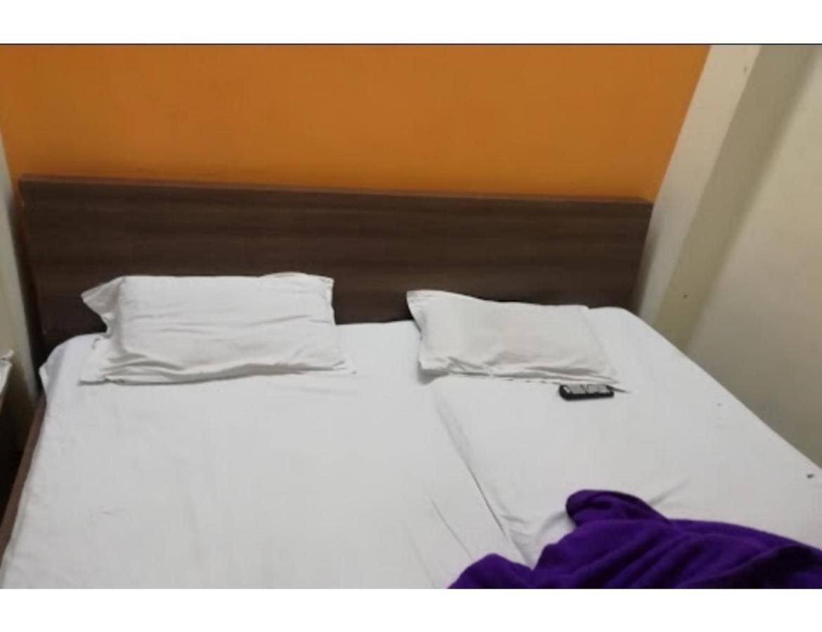 Hotel Adarsh, อุจเจน ภายนอก รูปภาพ